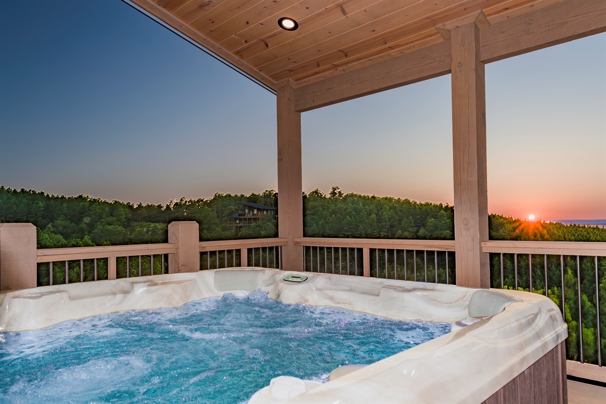 Enjoy glorious sunsets from hot tub above tree line !)