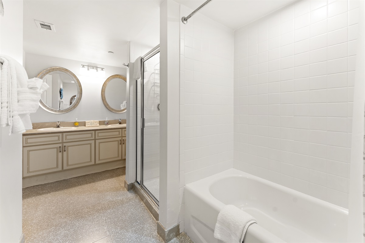 Large Bathroom with Shower & Tub
