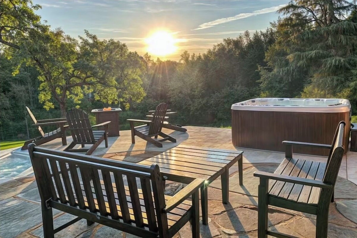 Ideal for groups, wedding parties, large families, & central Virginia vacations