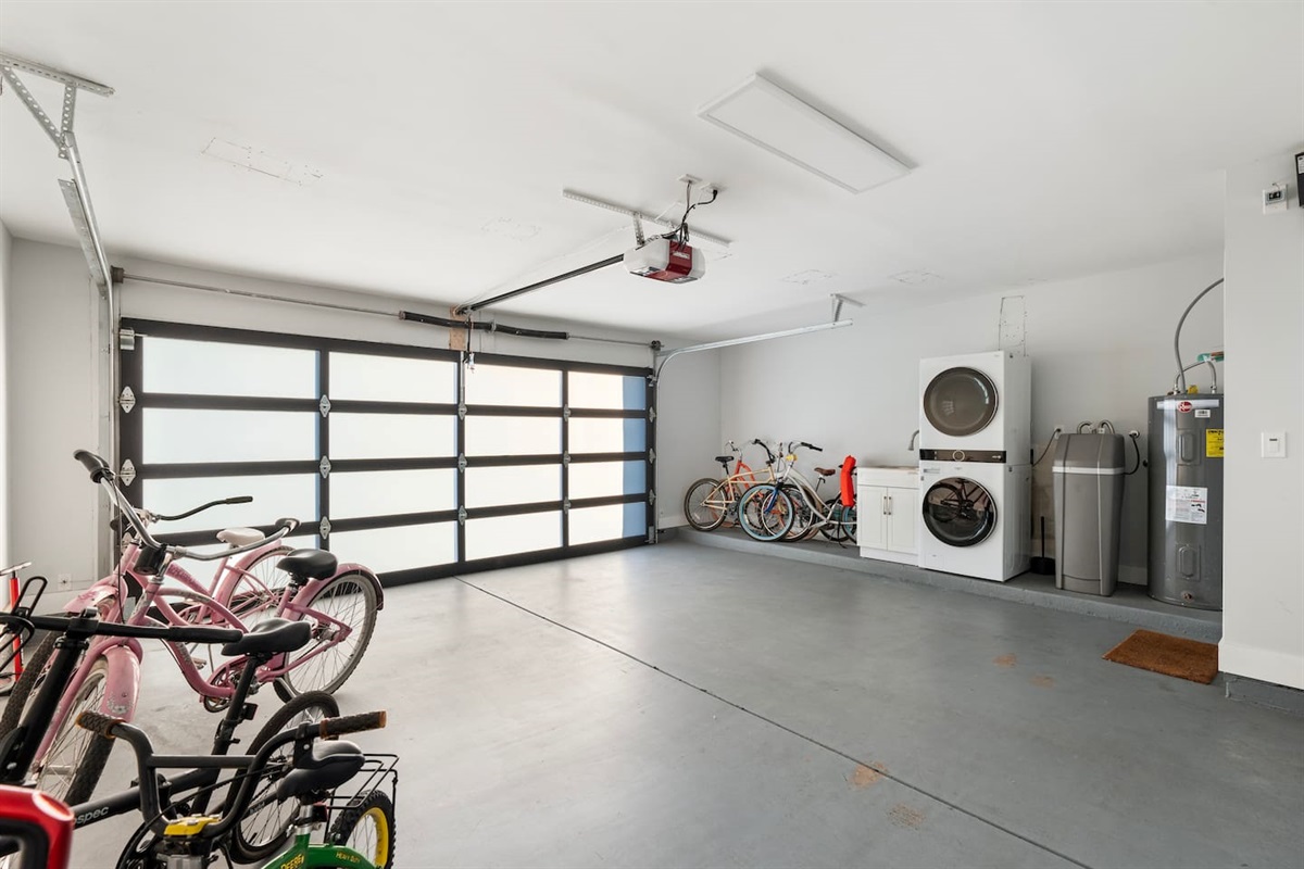 Spacious garage with bikes for guests and an extra laundry set.

