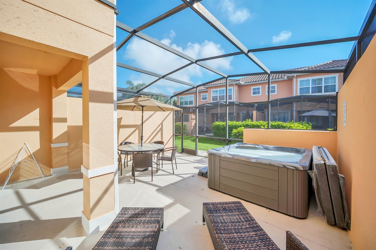 Lanai with hot tub