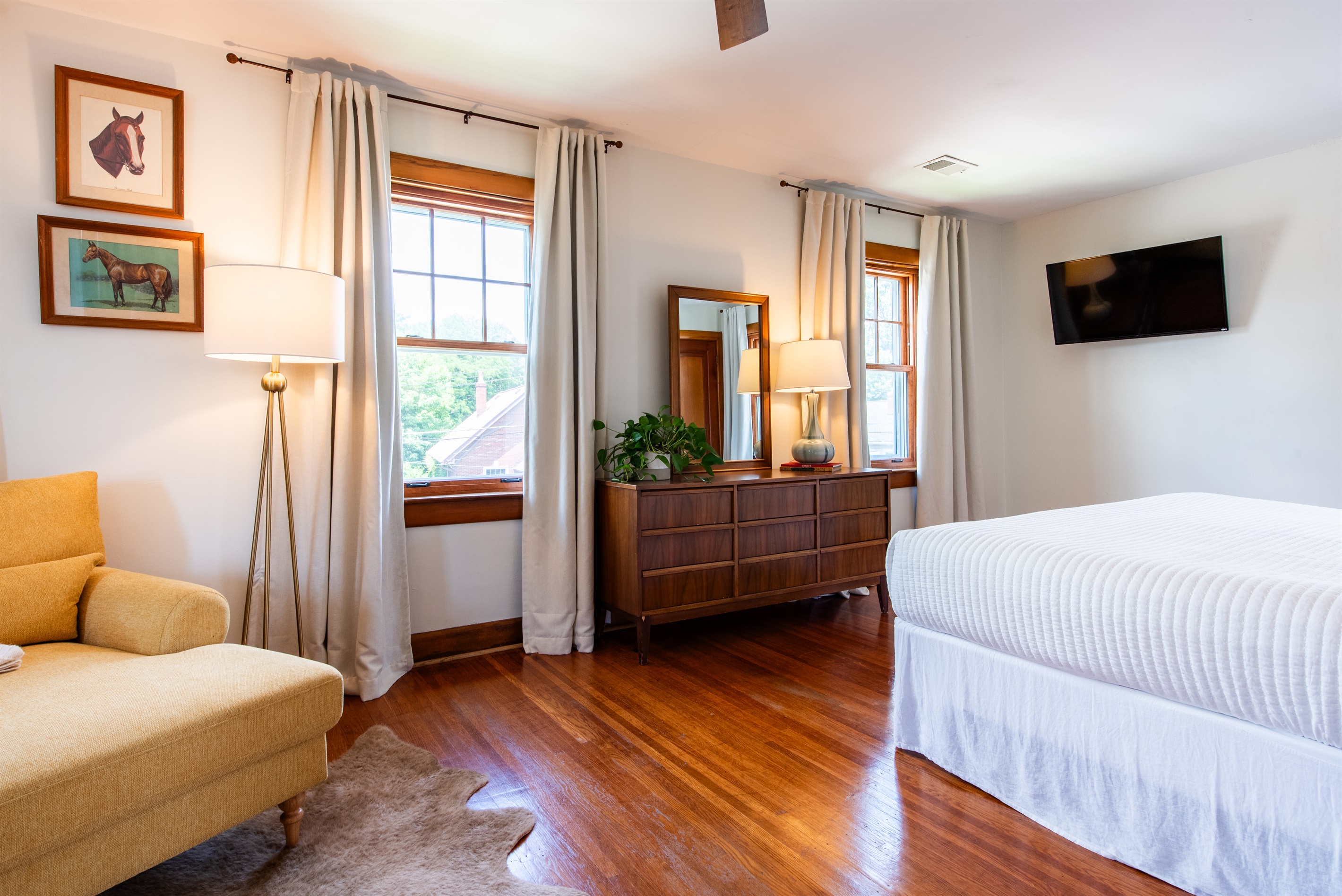 Spacious primary suite