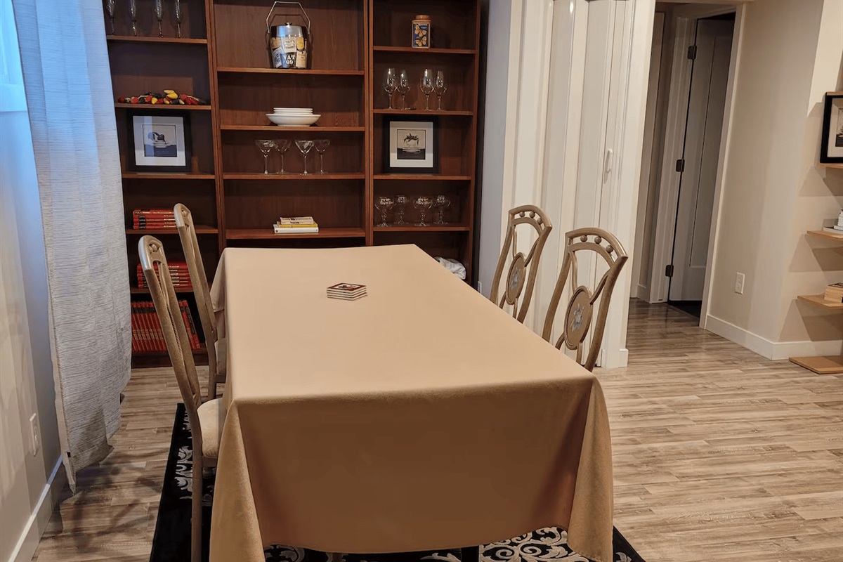 Dining area adjacent to common room seating area