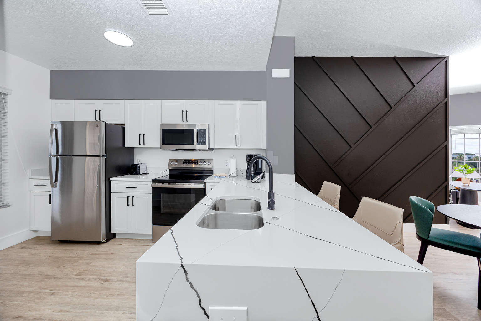 Beautiful kitchen and open layout