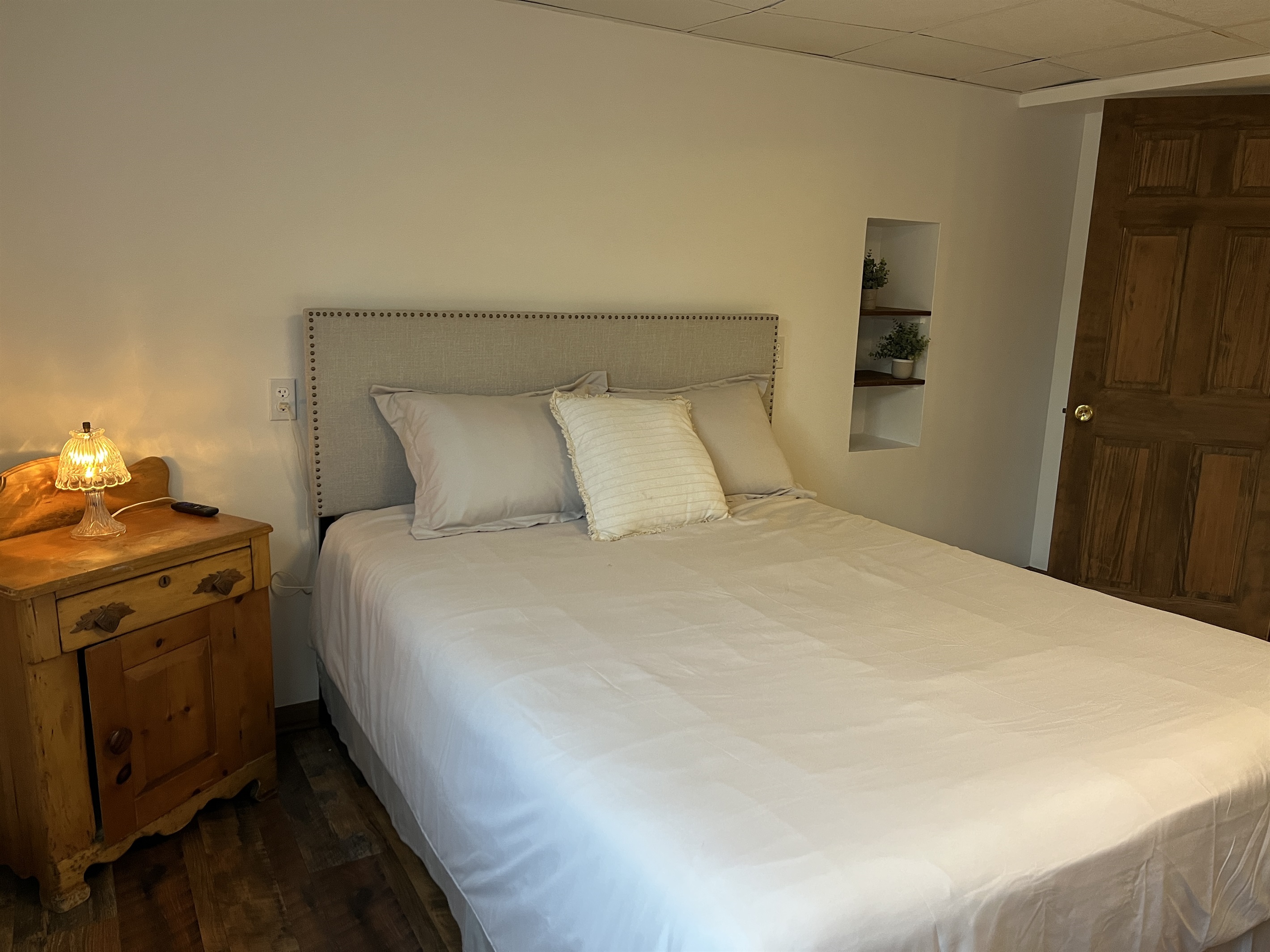 Lower level Queen bedroom