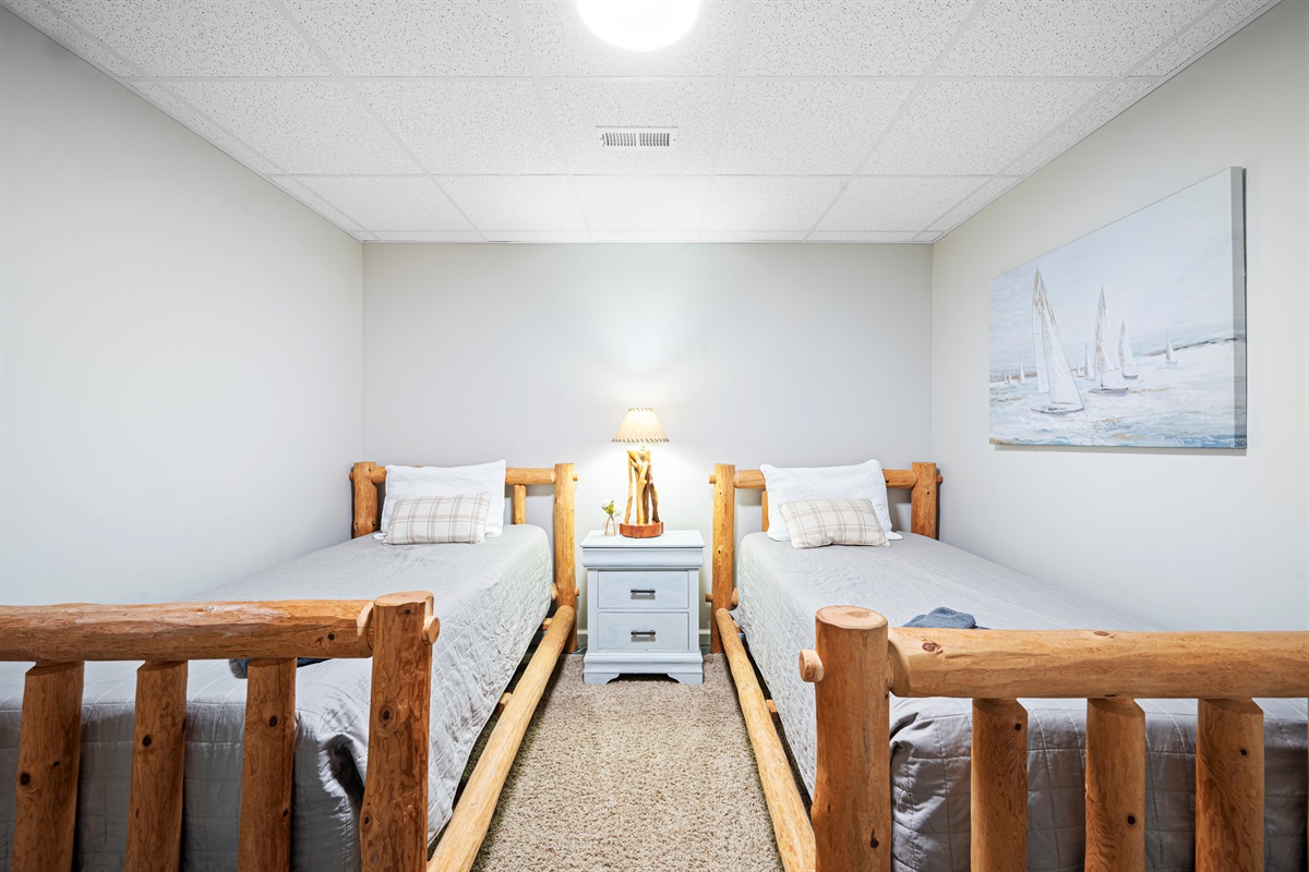 Bedroom 3 | Two Twin Beds
