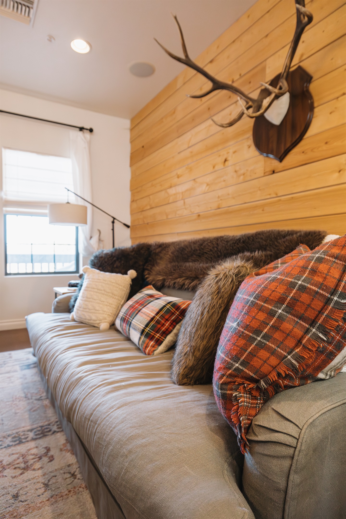 Cozy mountain living room with plush seating, warm wood accents, and surround sound—perfect for movie nights, relaxing after skiing, or slow evenings with loved ones.