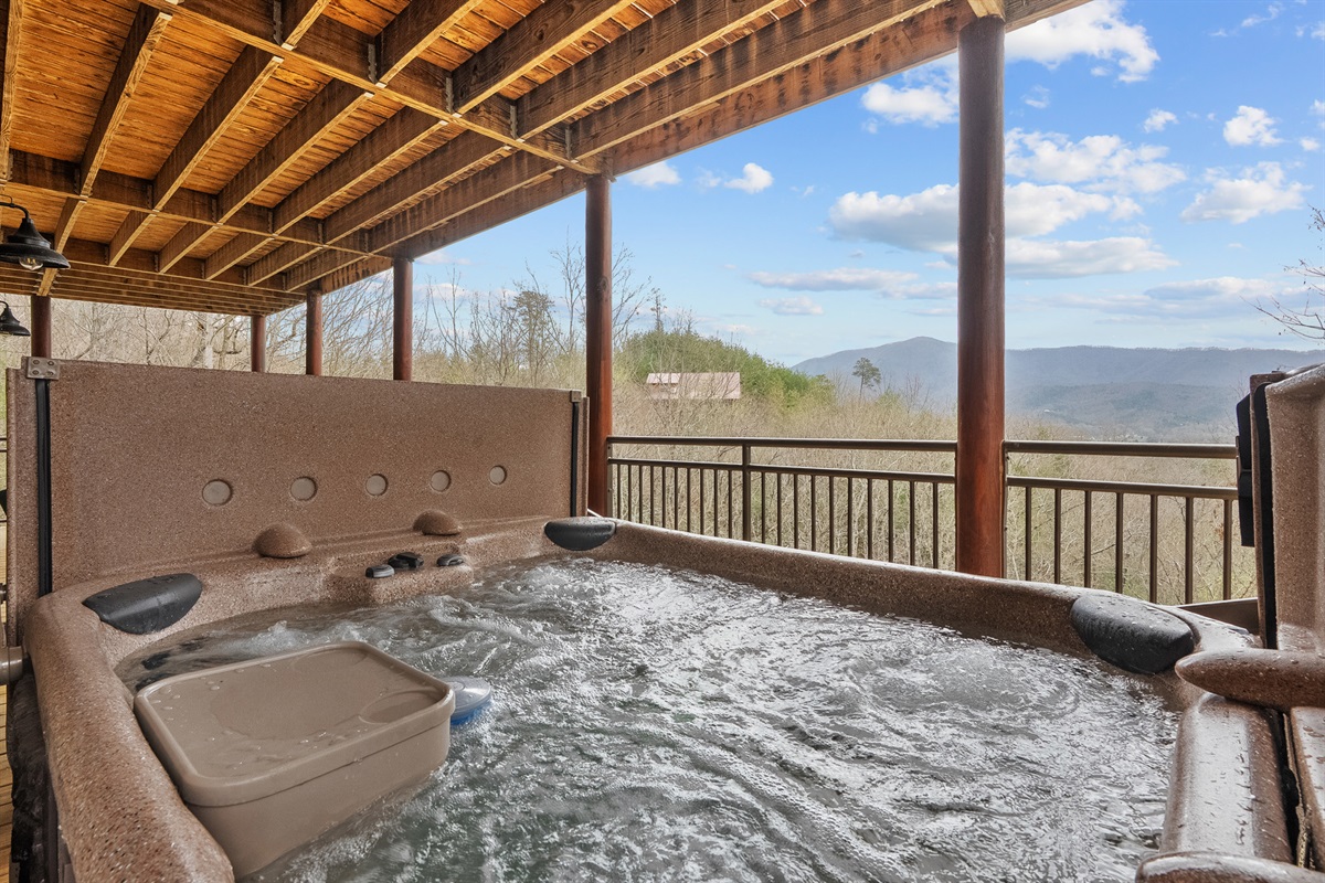 Unwind in the mountains—this is what you came for.
Year-round relaxation, with a view that never gets old.