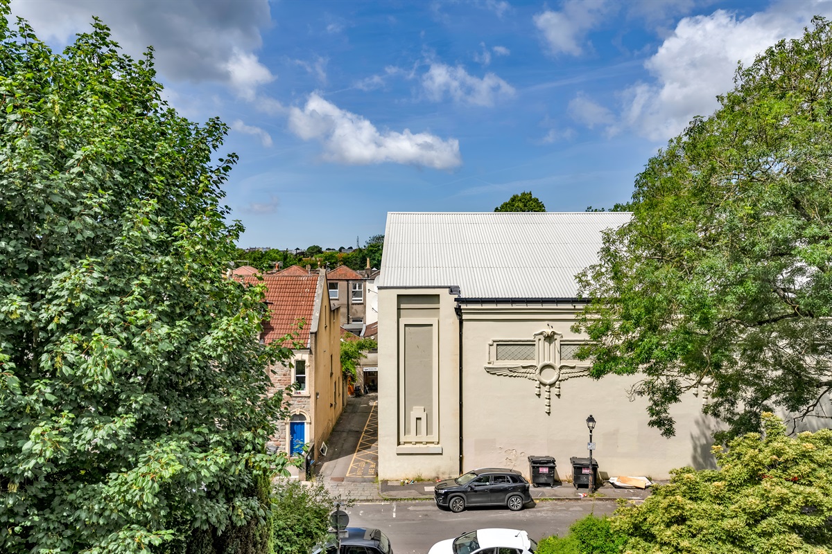 View across to the iconic Whiteladies Picture House cinema on Whiteladies Road — a historic Bristol landmark just moments from the apartment, home to the stylish Everyman Cinema. Perfect for an easy evening film or drinks nearby.