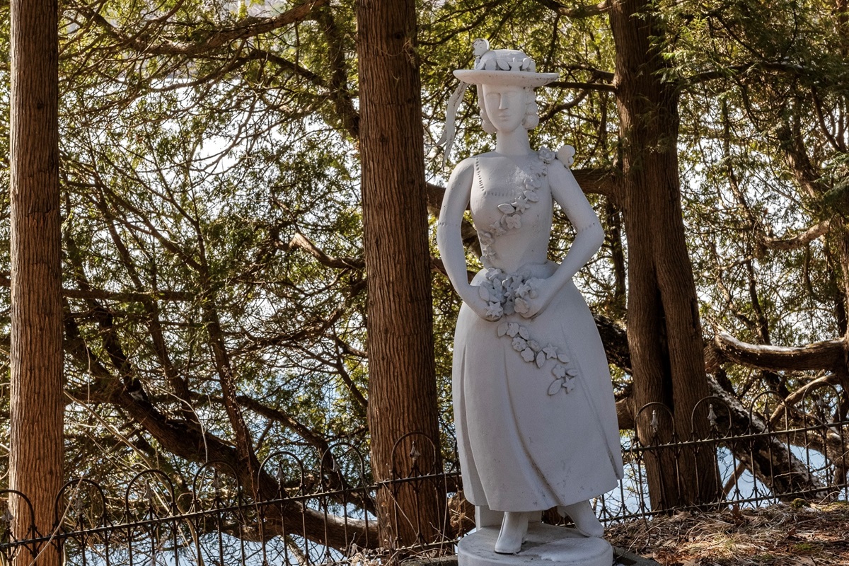 Quint outdoor decor as well. 