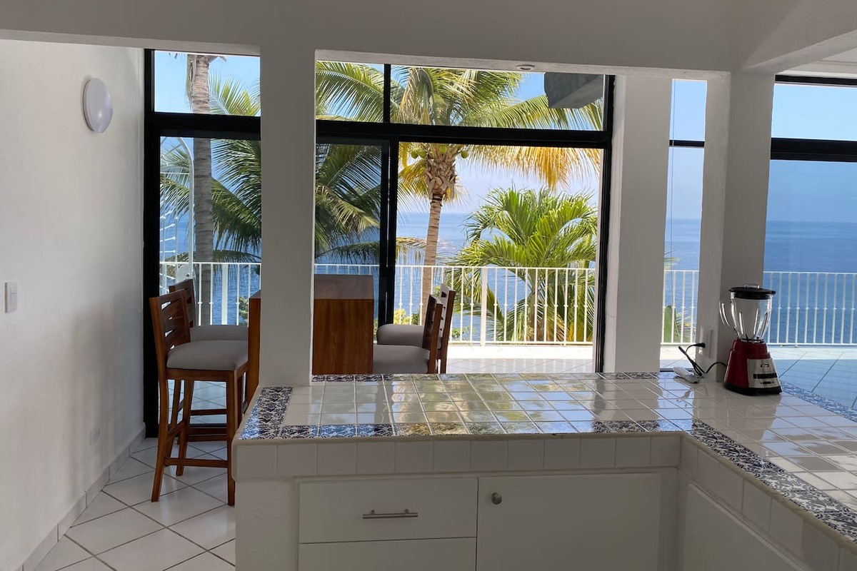 Views from the Kitchen Area
Vistas desde la Cocina