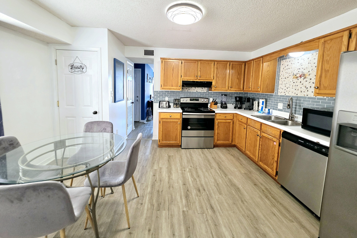 Nest side – Dining table open to the kitchen