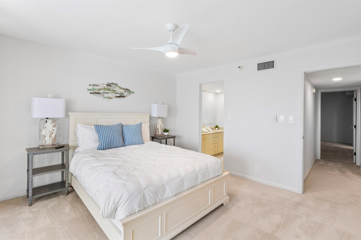 Bedroom 2, Queen-size bed, ensuite bath, access to beachfront balcony