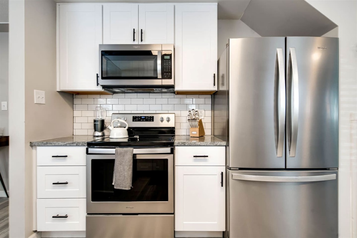 Full sized appliances - Electric stove, microwave, dishwasher and refrigerator