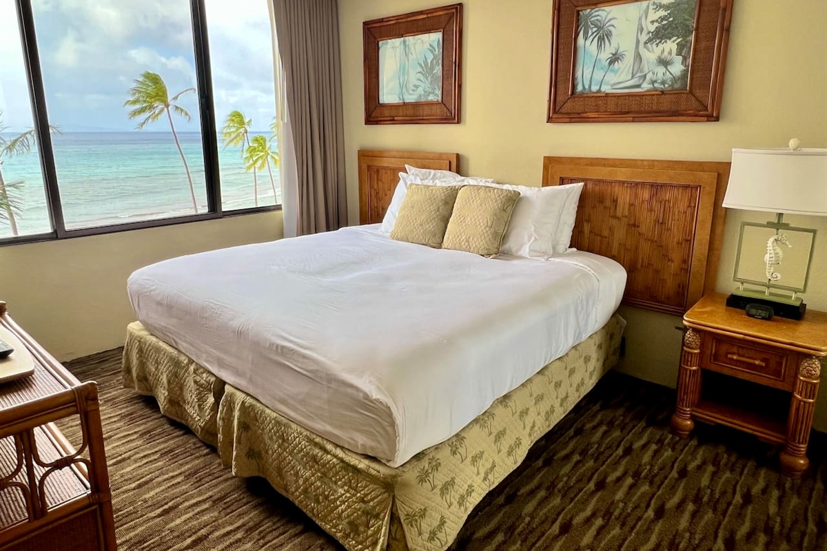 Twin beds can be combined into a king size bed. 

Note: Headboards are fixed to the wall.

Please notify the host in advance if you would like the twins combined into a king. May not be available for last-minute reservations.