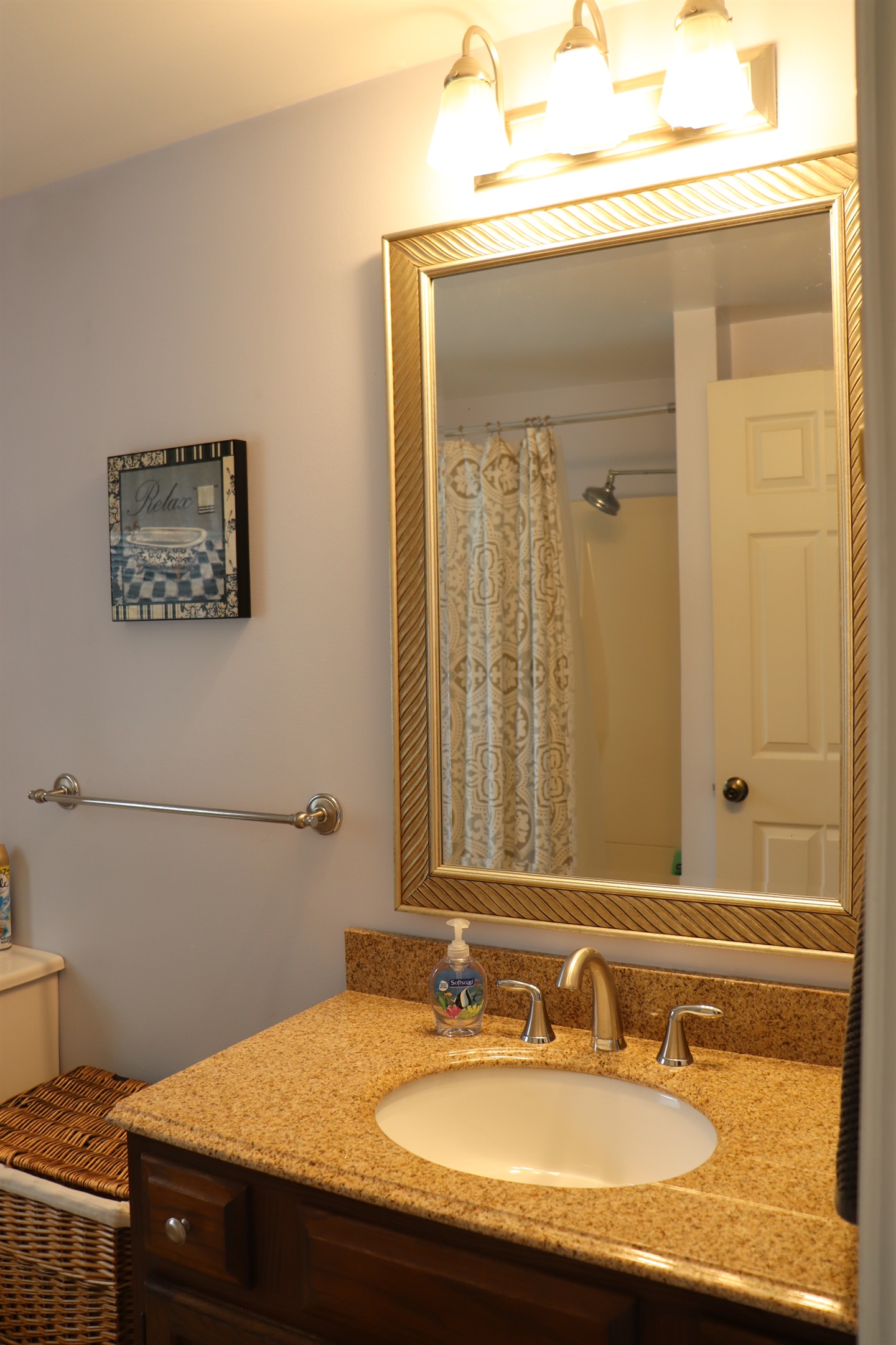 2nd floor bath with tub/shower