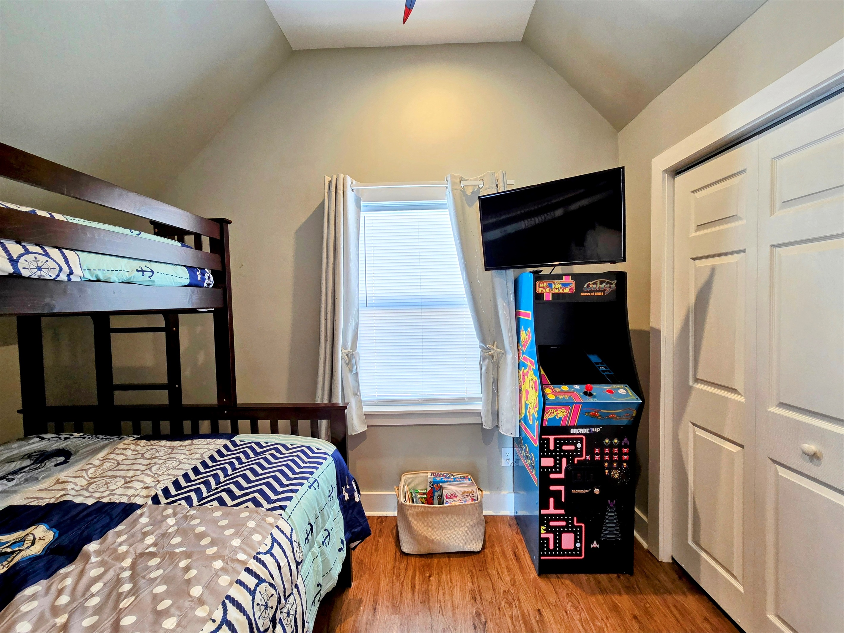 Bunk Room with Books and Games