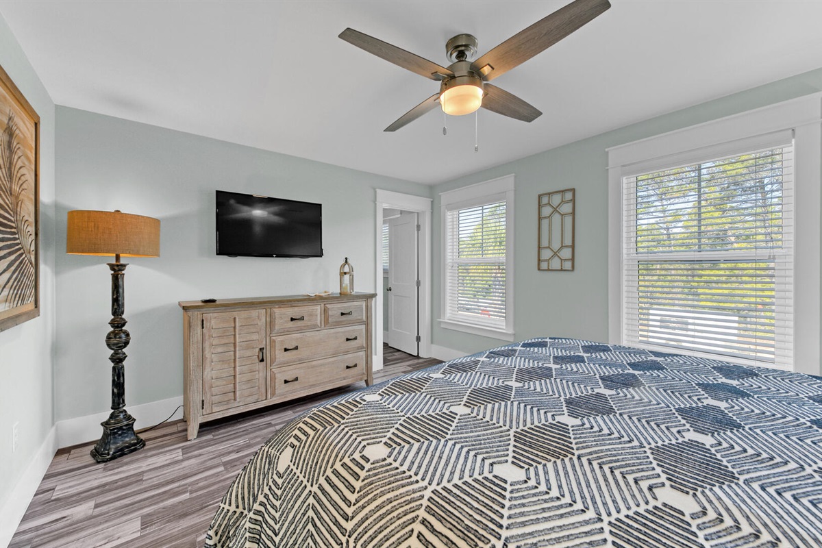 2nd Floor King Master Suite