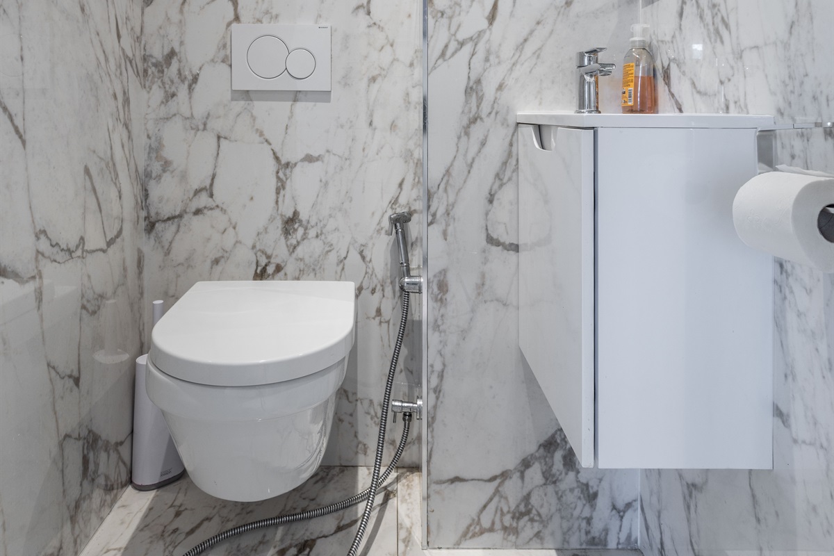 Independent Toilet