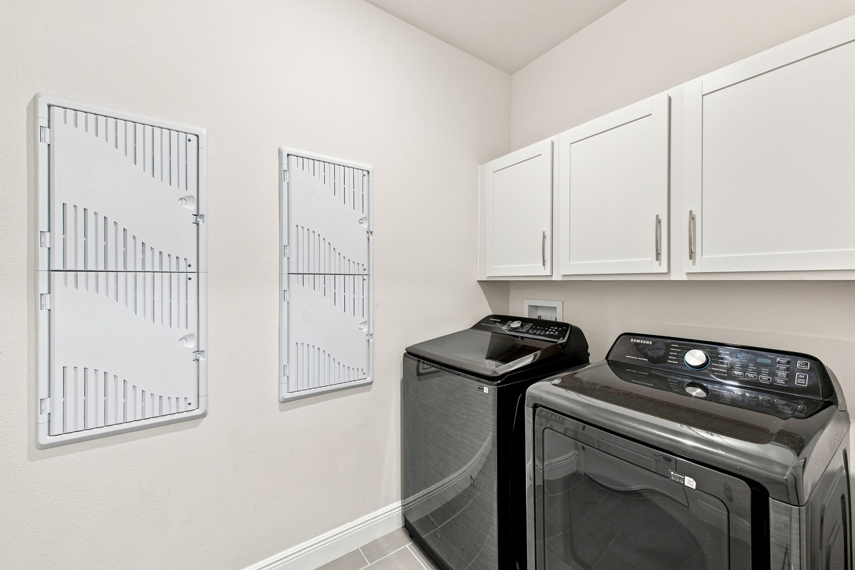 Full Washer & Dryer - Laundry Detergent & Dryer Sheets Provided