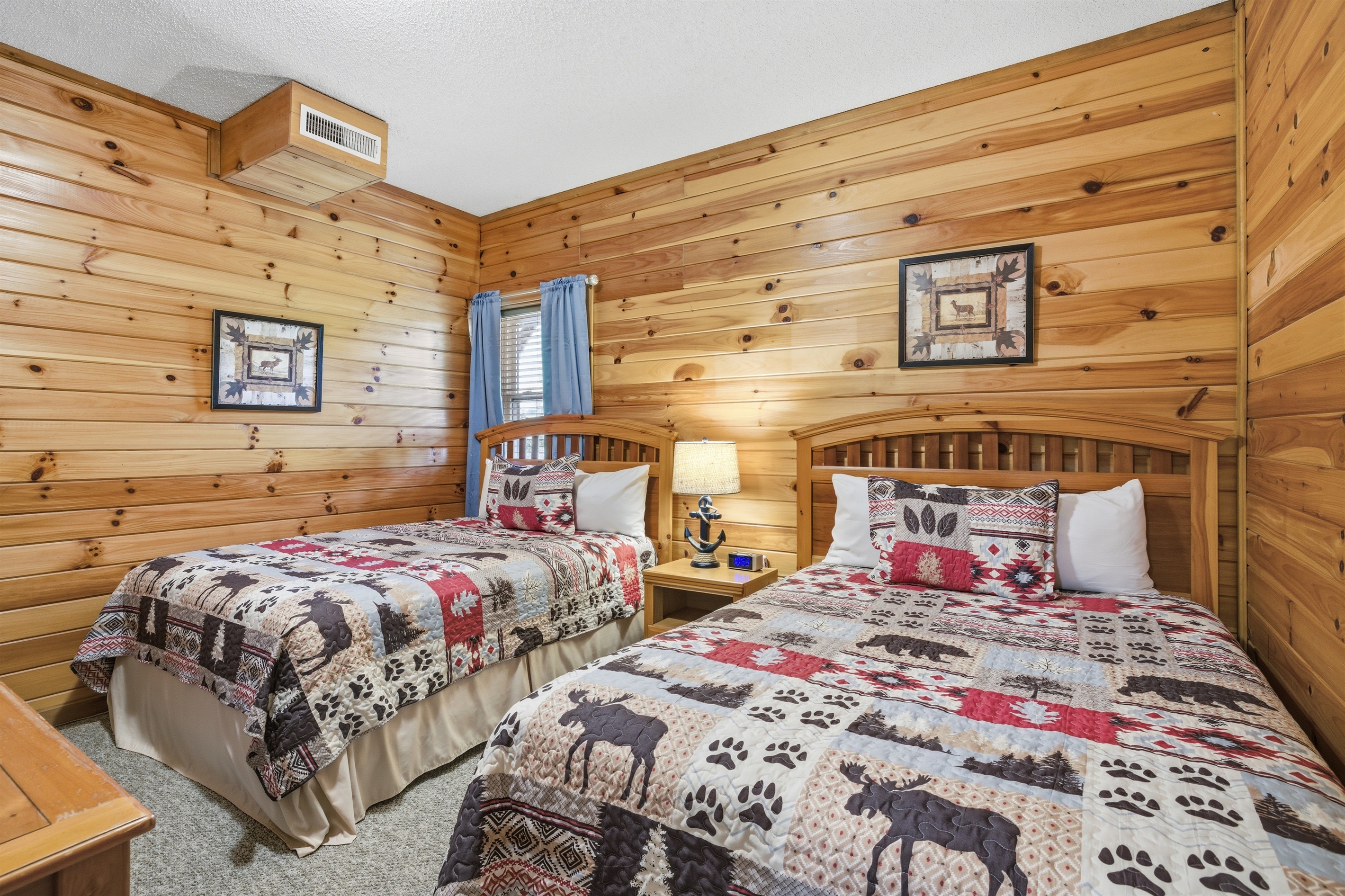 2 Queen Beds with Roku TV