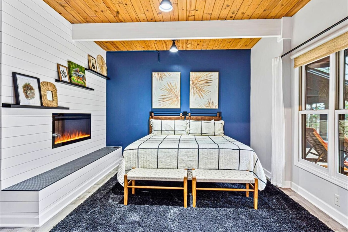 King Size Bed and Gas Fireplace with Seating
