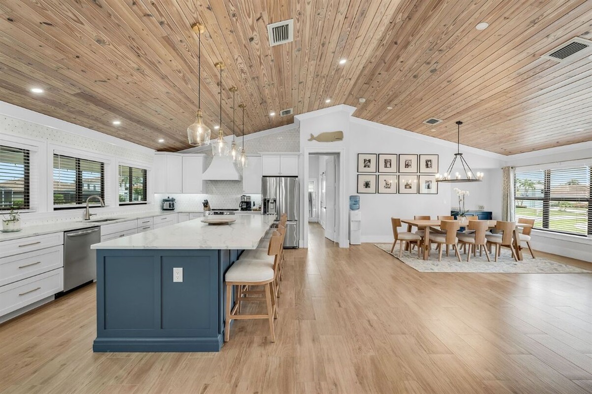 Kitchen & dining room