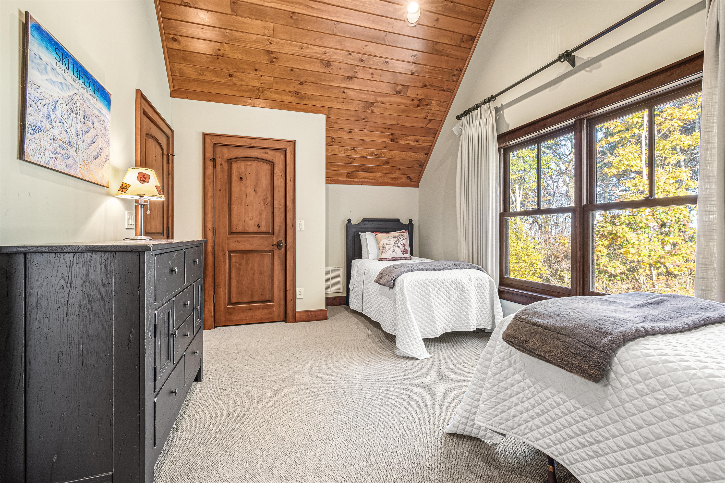 Guest House: 2 twin beds with en suite.