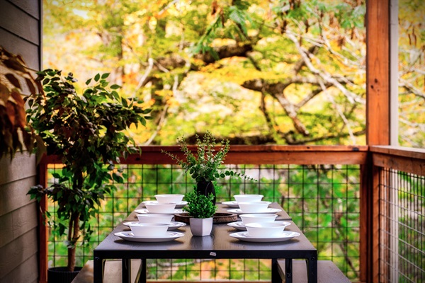 Dine al fresco beside the river, where flowing water, fresh air, and unhurried moments set the mood.