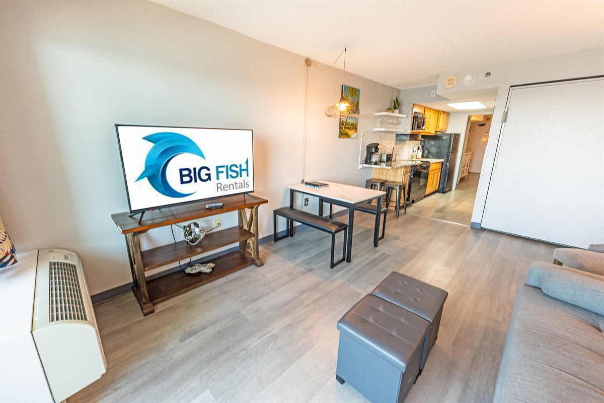 Living Room with Stunning Views🌊☀️