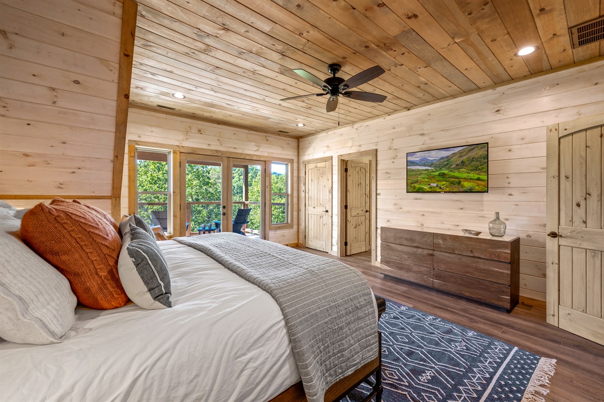 Upper Level Suite is private and cozy. It also has an amazing view. 