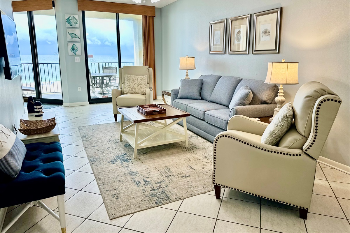 Beautiful views and comfortable seating in this spacious living room!