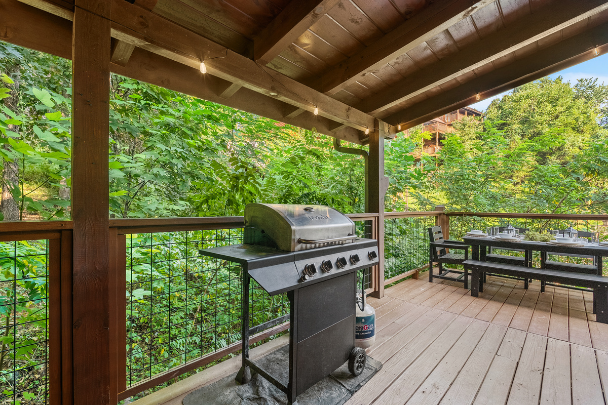 Fire up the propane grill for an easy outdoor meal. We provide the propane, so it’s ready when you are.