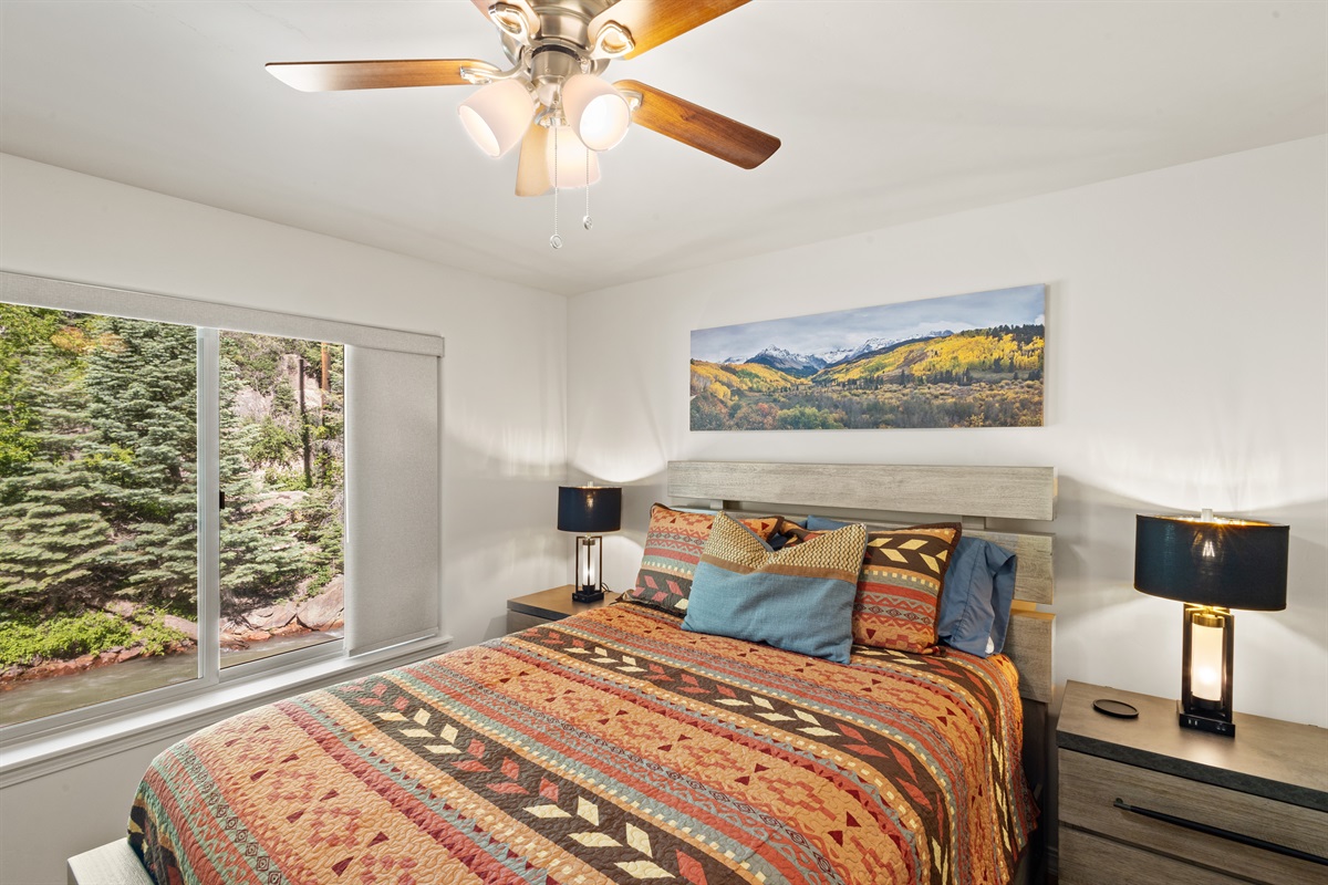 Lower Level- Bedroom 1- Queen bed