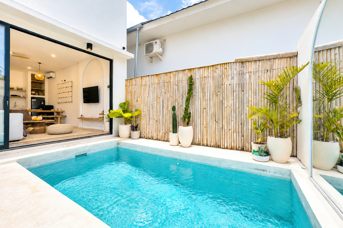 Pool area