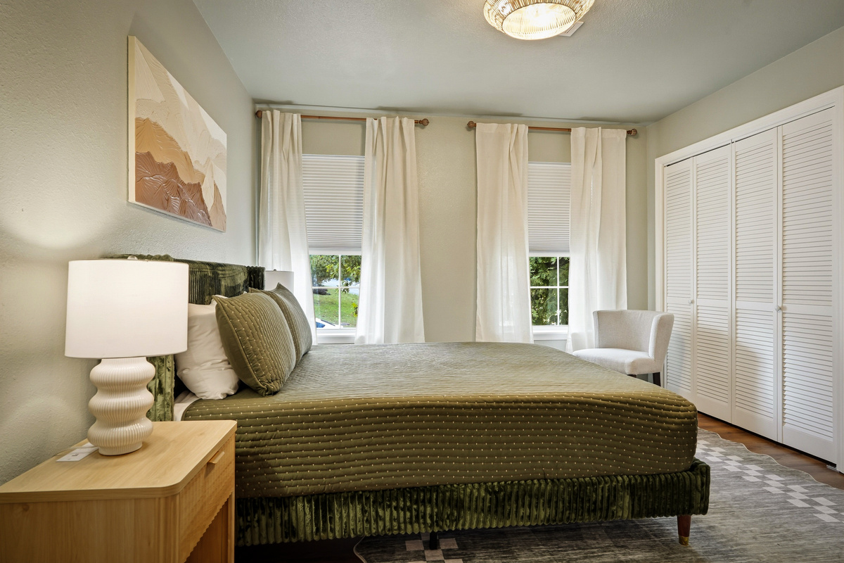 Queen bedroom with double closets