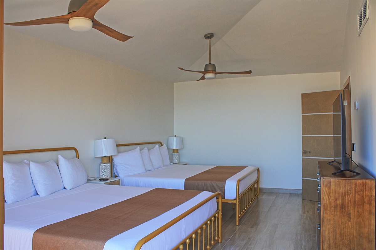 2 king beds in upstairs bedroom