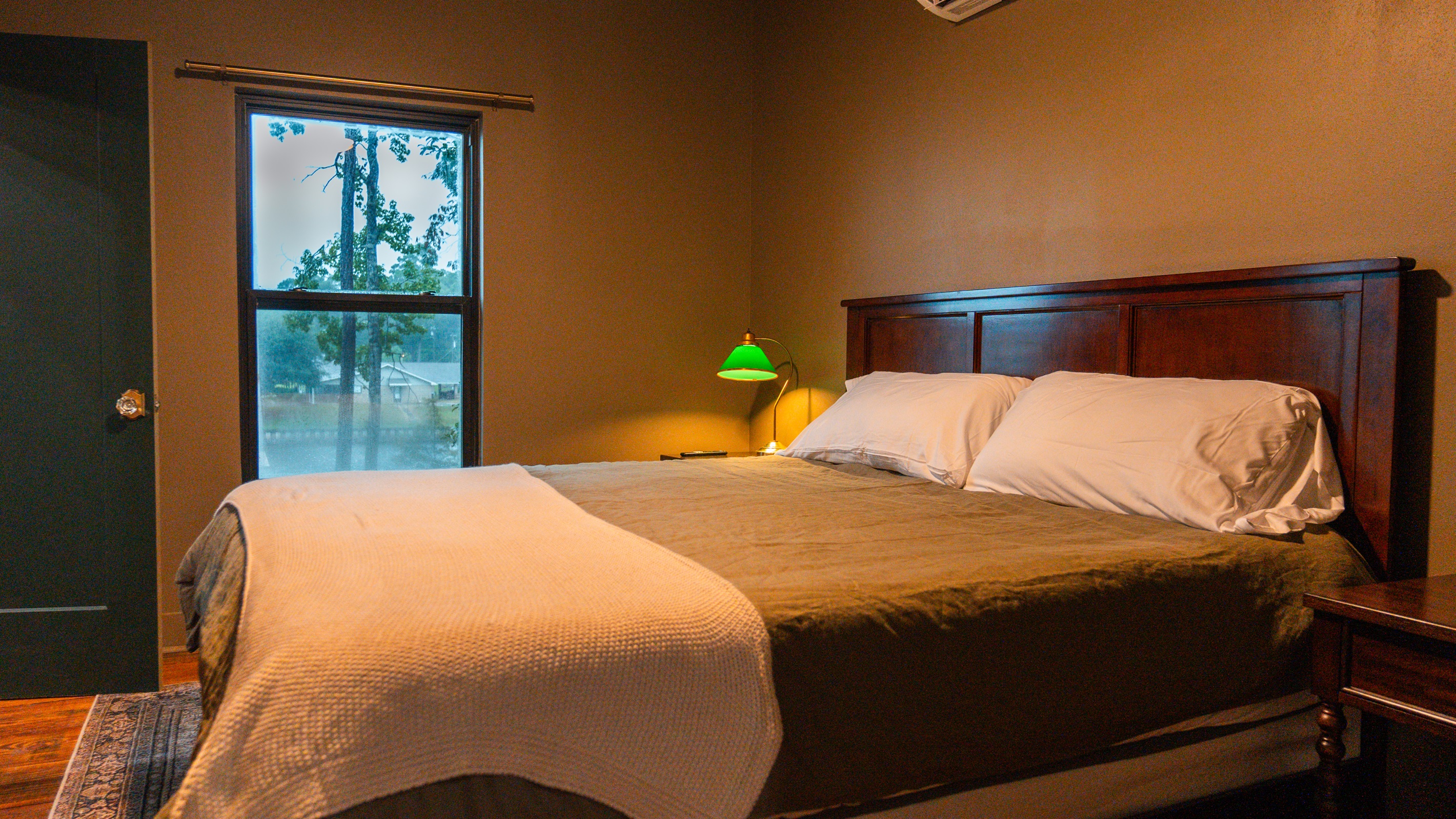 Master Bedroom w/ King Bed