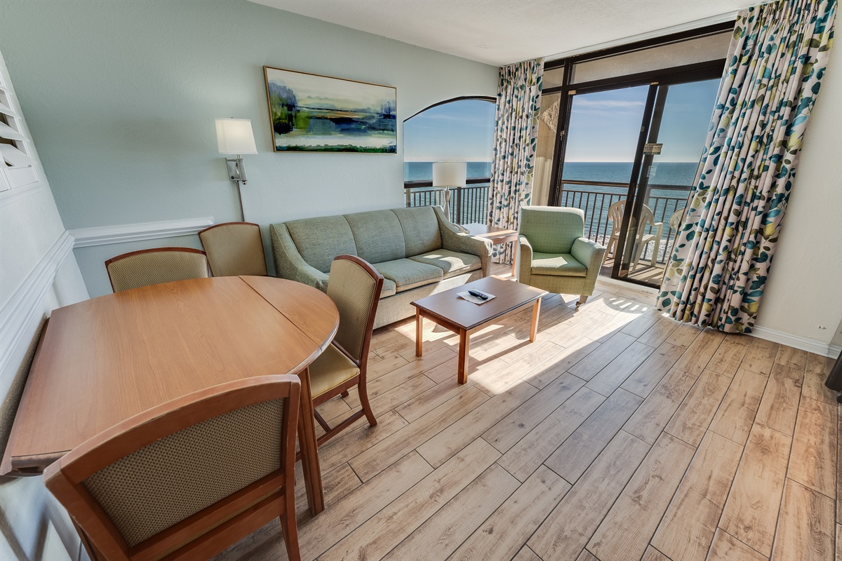 Living Room with Stunning Views🌊☀️