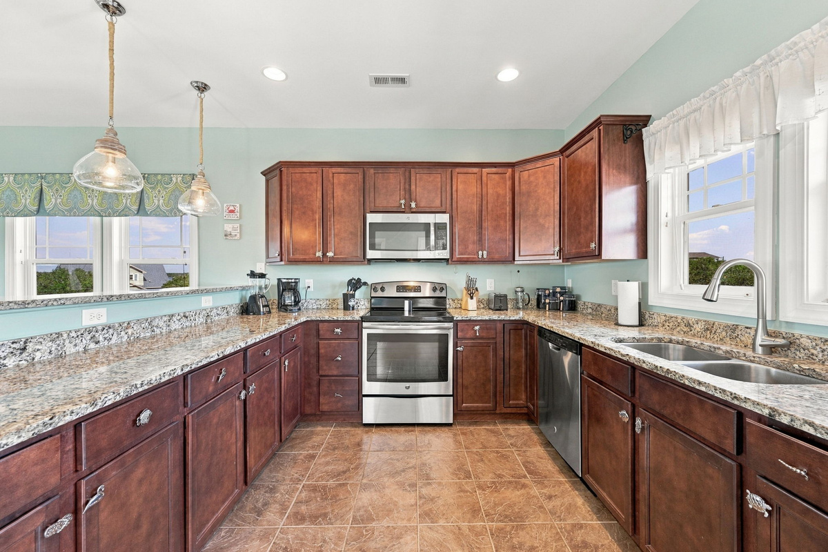 Fully equipped kitchen with blender, toaster, full pot coffee maker, and more