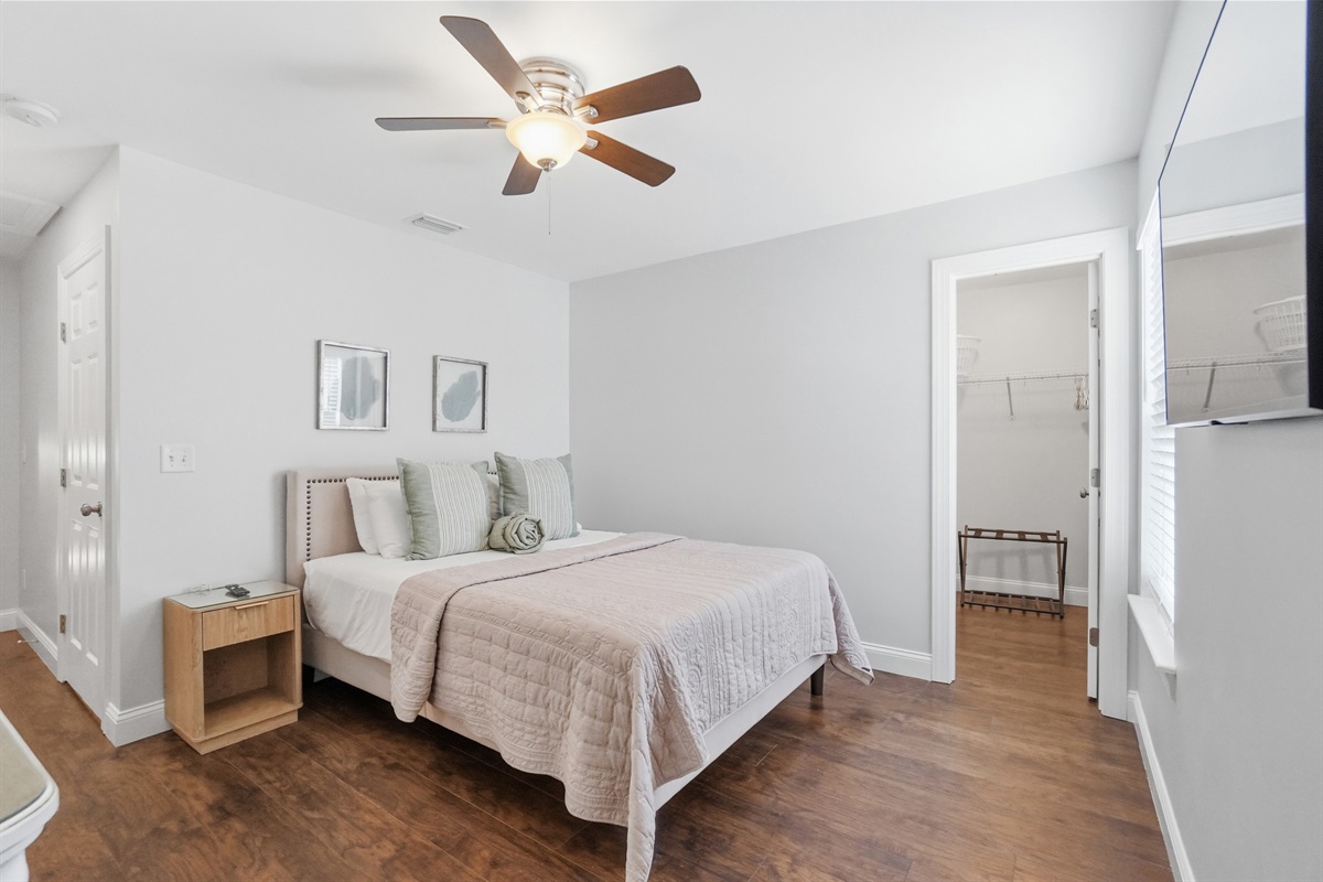 Upstairs guest queen bedroom with pool views