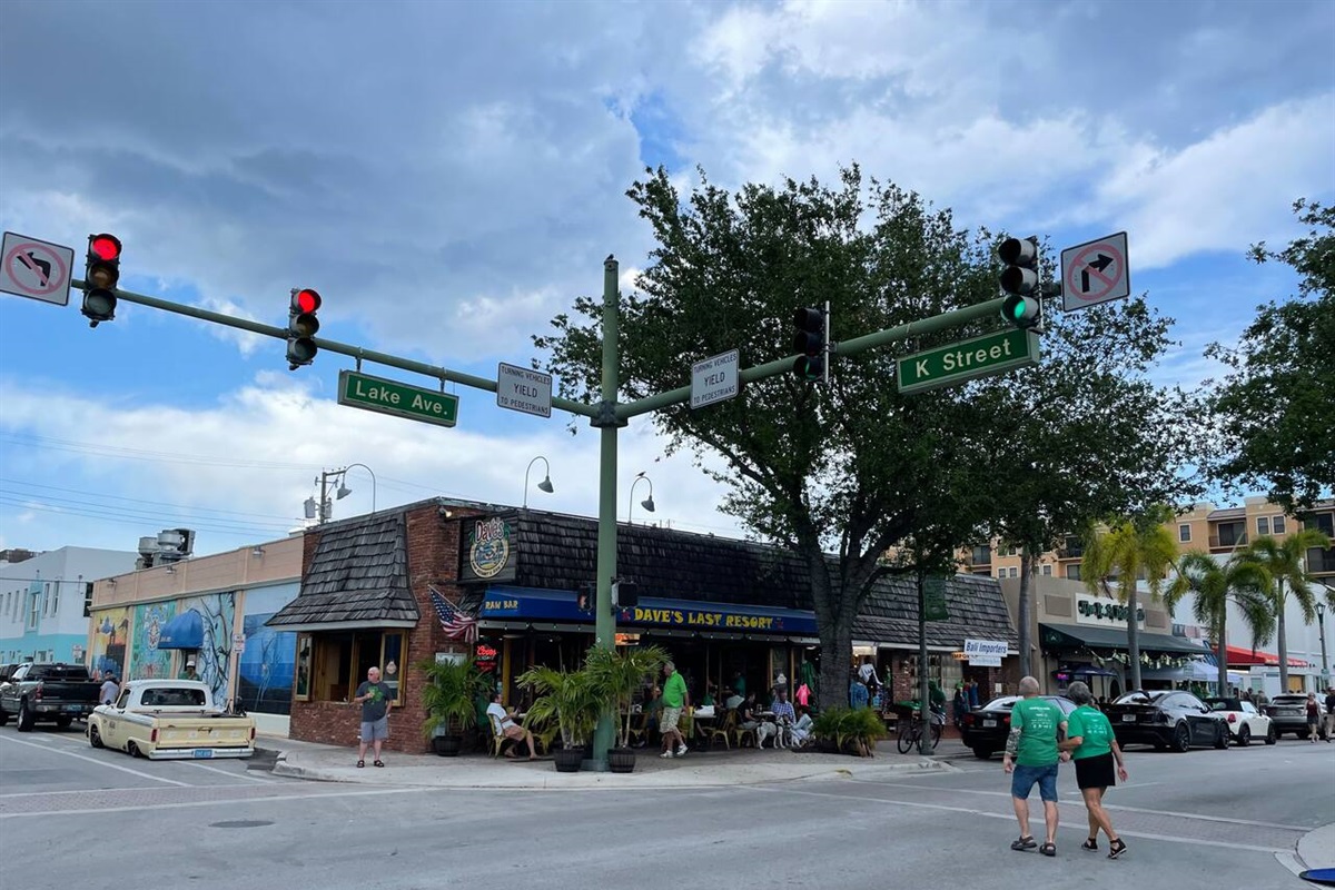 Walk to Downtown Lake Worth! Enjoy incredible restaurants, cute shops, bars, galleries and more