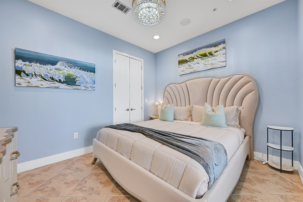 KING Master bed, outlets, closet