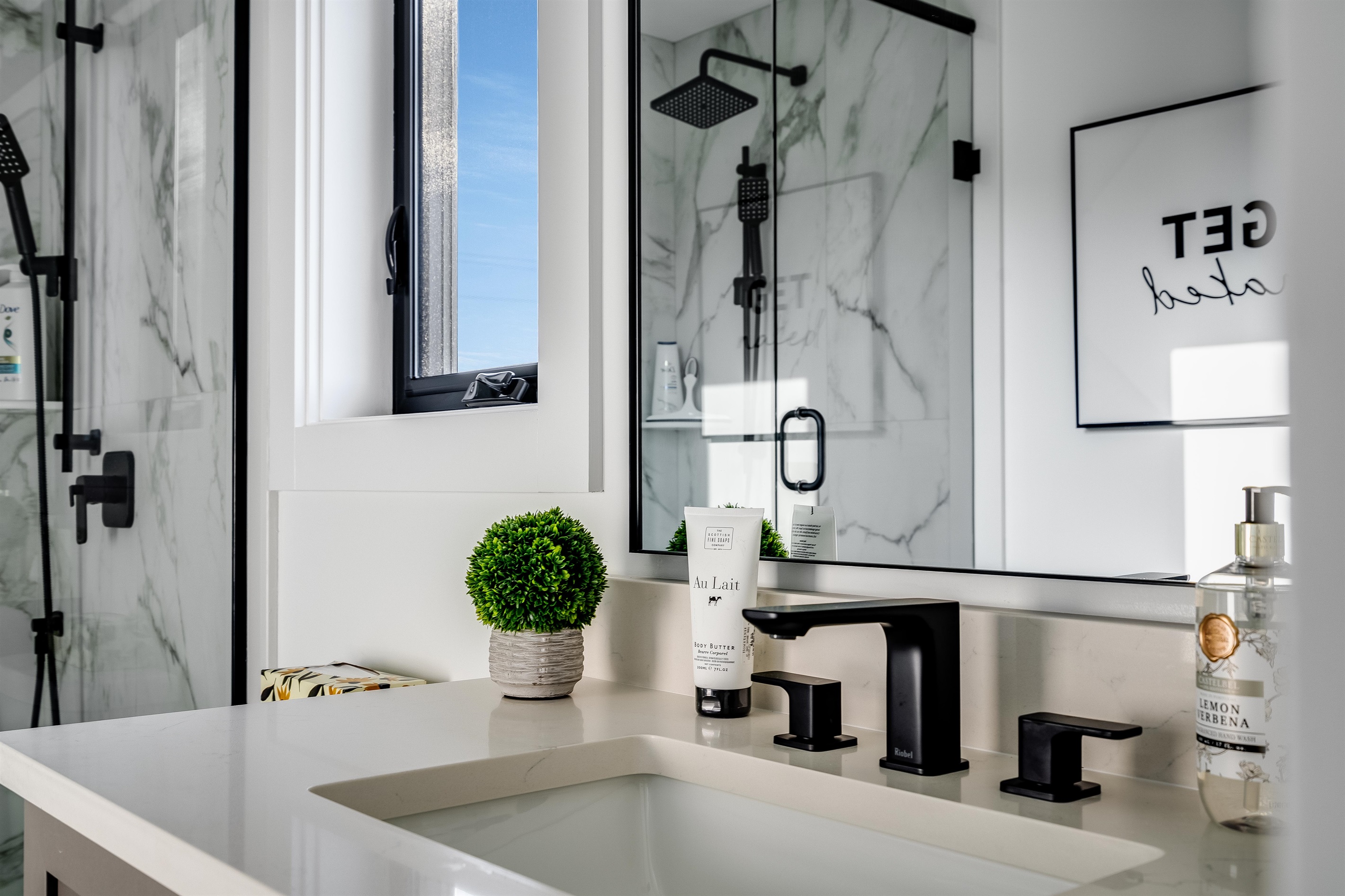 Full Bathroom, Sleek faucets and fixtures reflect contemporary sophistication.