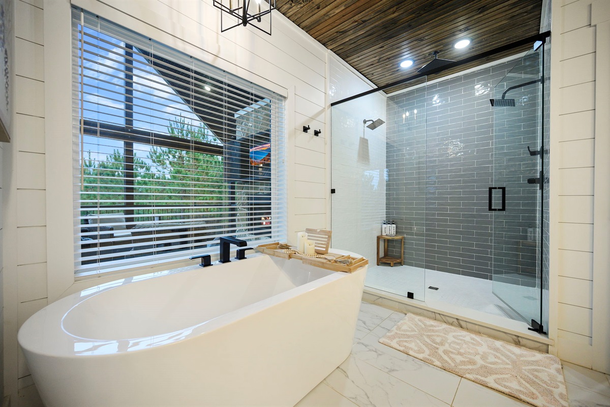 Spa-inspired ensuite with freestanding soaking tub and oversized glass shower. 🛁