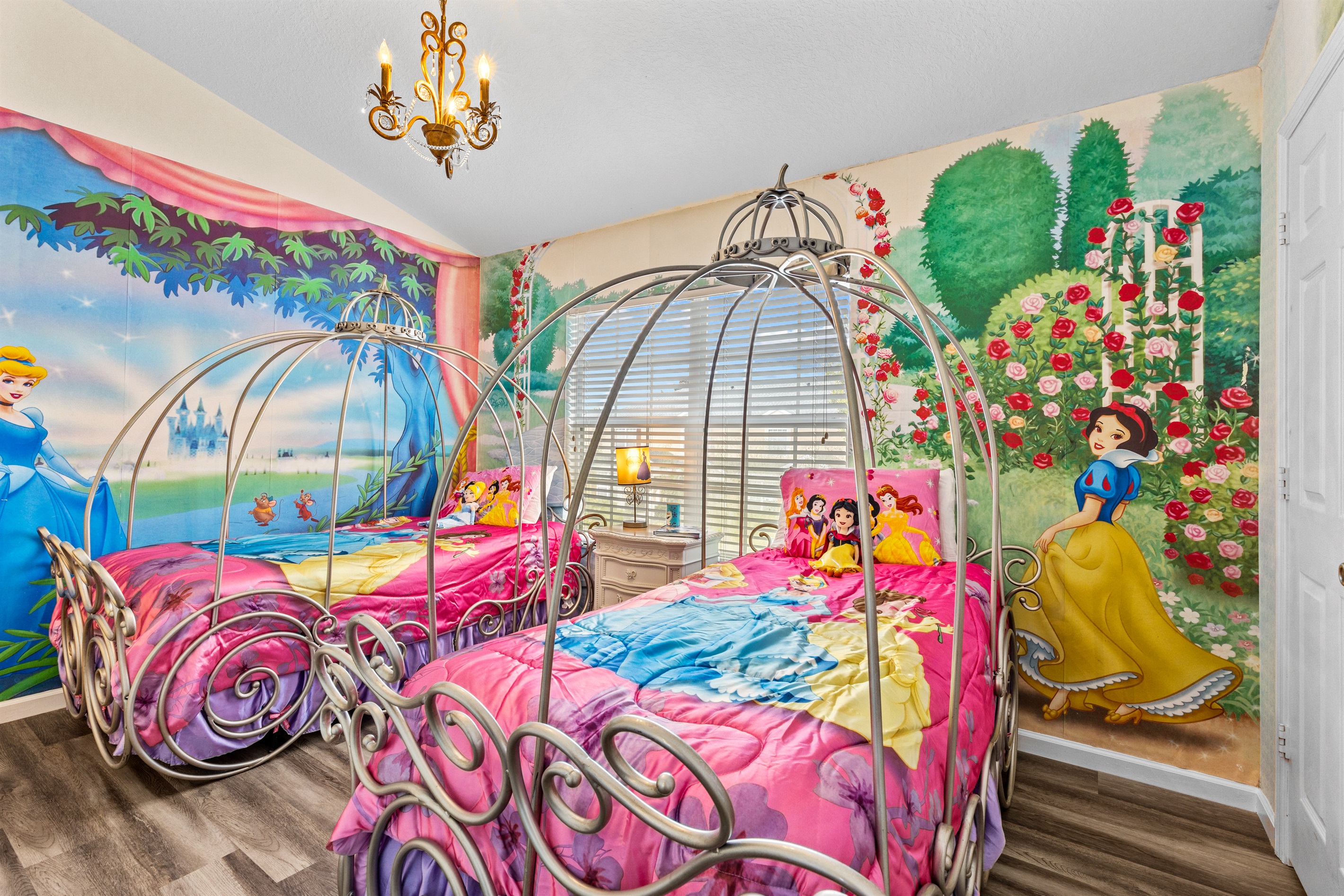 Princess Crownhouse! Closest to the Castle! Book today - Princess ...