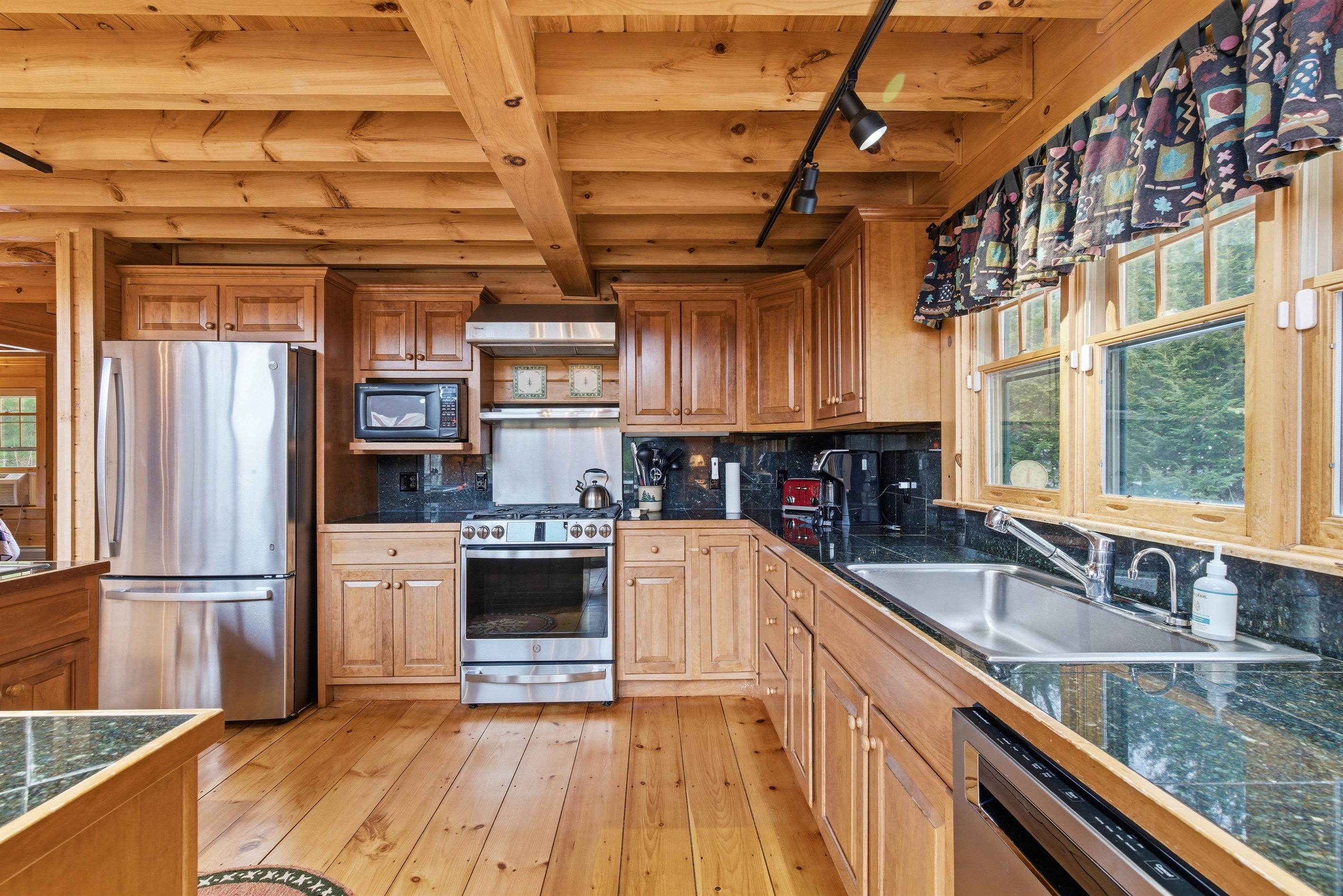 Fully equipped kitchen with everything you need for easy meals at home.