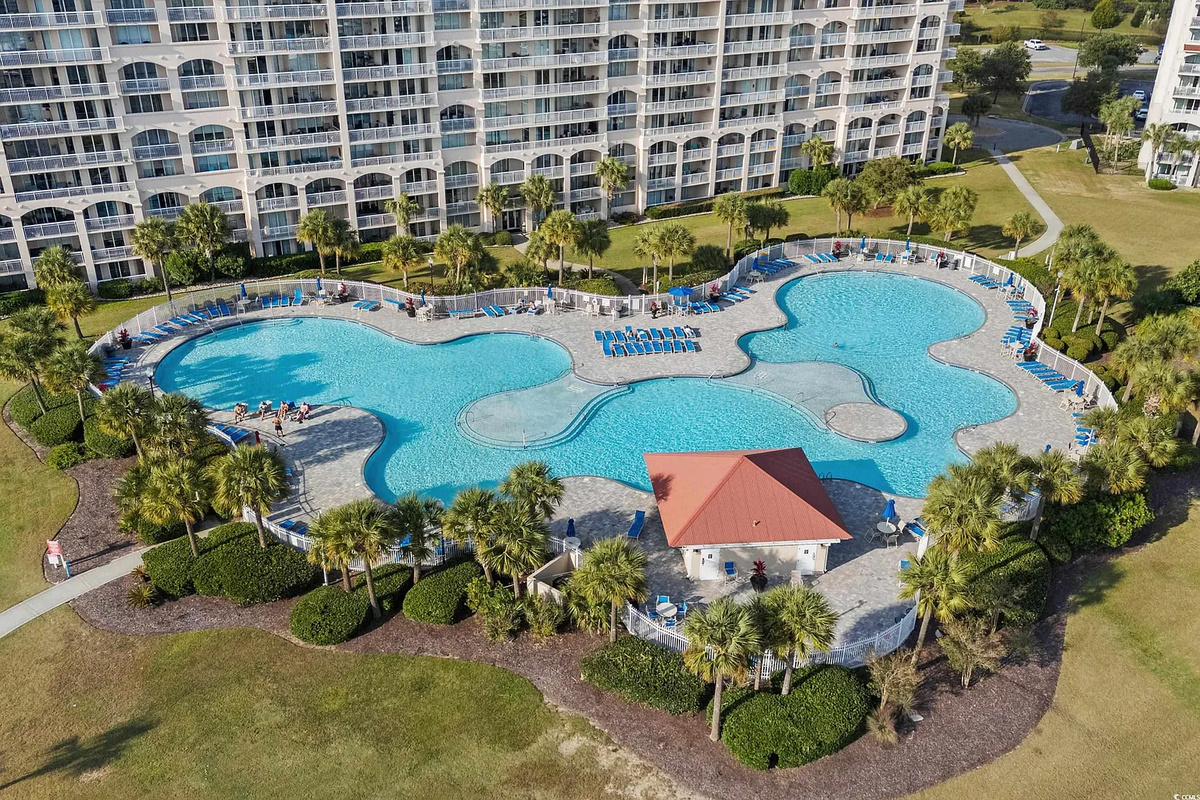 North Tower pool, hot tub and snack bar