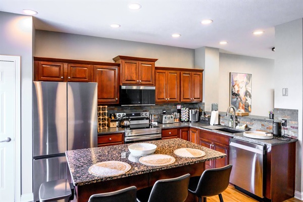 ND Luxury Townhome 8 min to ND Stadium!, photo 5