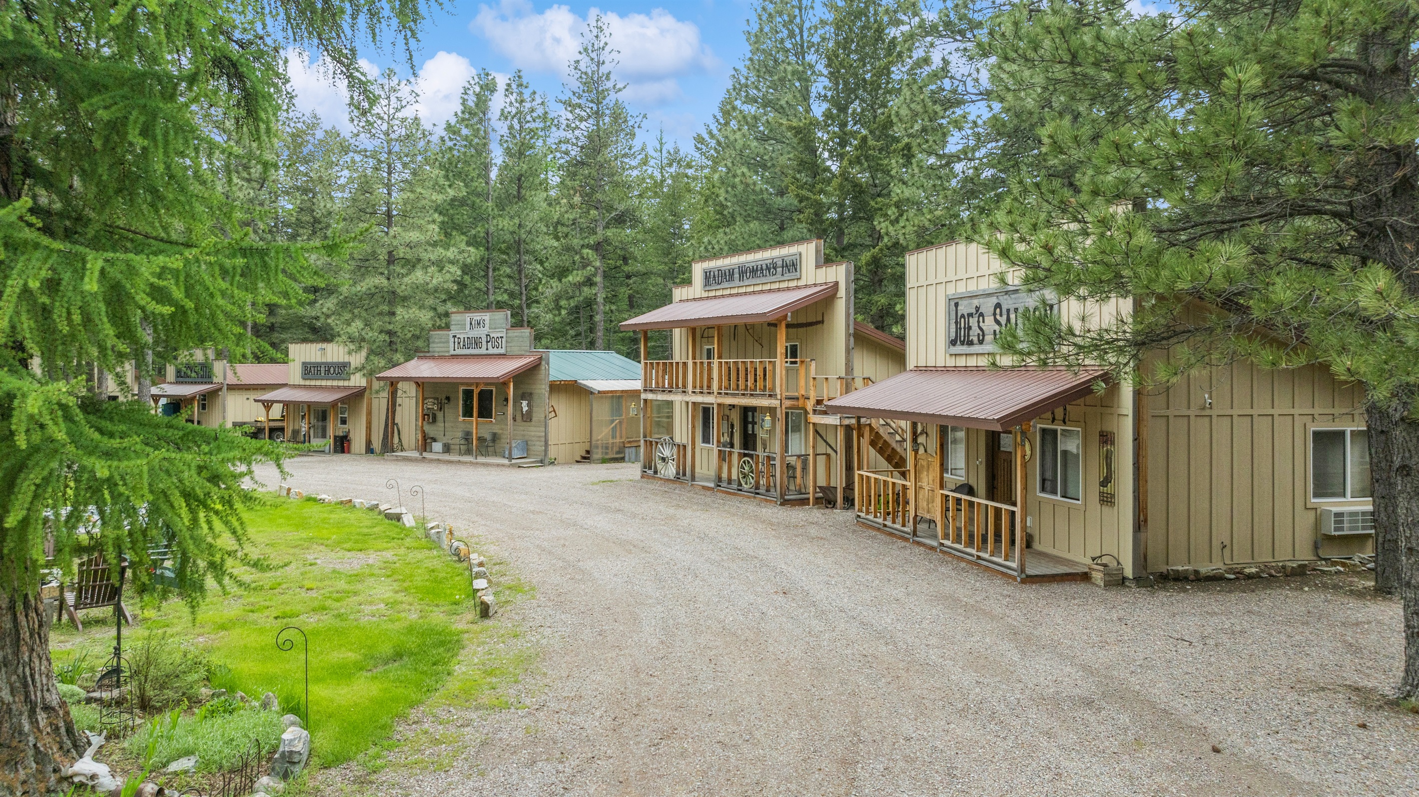 Fort Williasmon Glacier Vacation Rentals